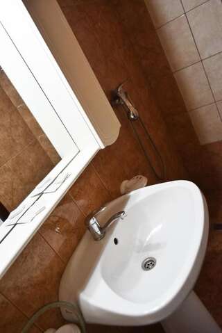 Гостевой дом Pensiunea Nicolas Крайова Одноместный номер с собственной ванной комнатой-5